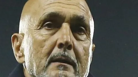 沙特世预赛18强激战，国足教练解读首发阵容——《环球时报》