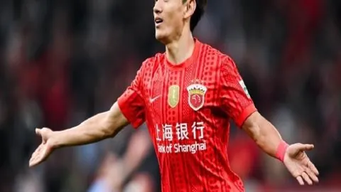 《独家揭秘！莱斯特城力揽纽卡队长拉塞尔斯，短期合约锁定赛季末巅峰之战》